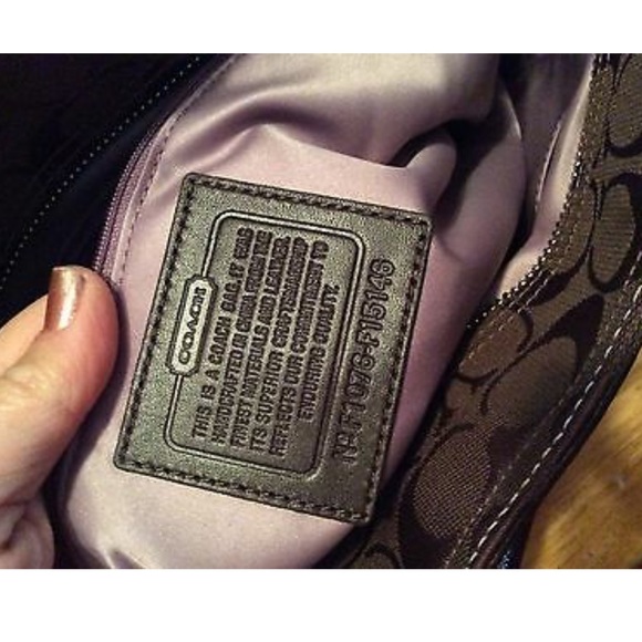 COACH Signature C Brown Patent Tote Bag hangtag - Picture 3 of 13